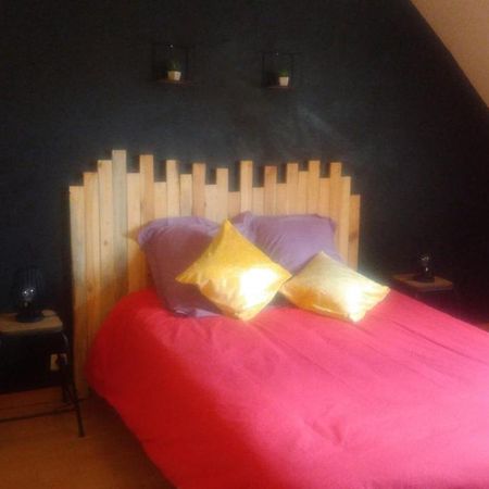 Bed and Breakfast Les Petites brosses à Montbizot Extérieur photo