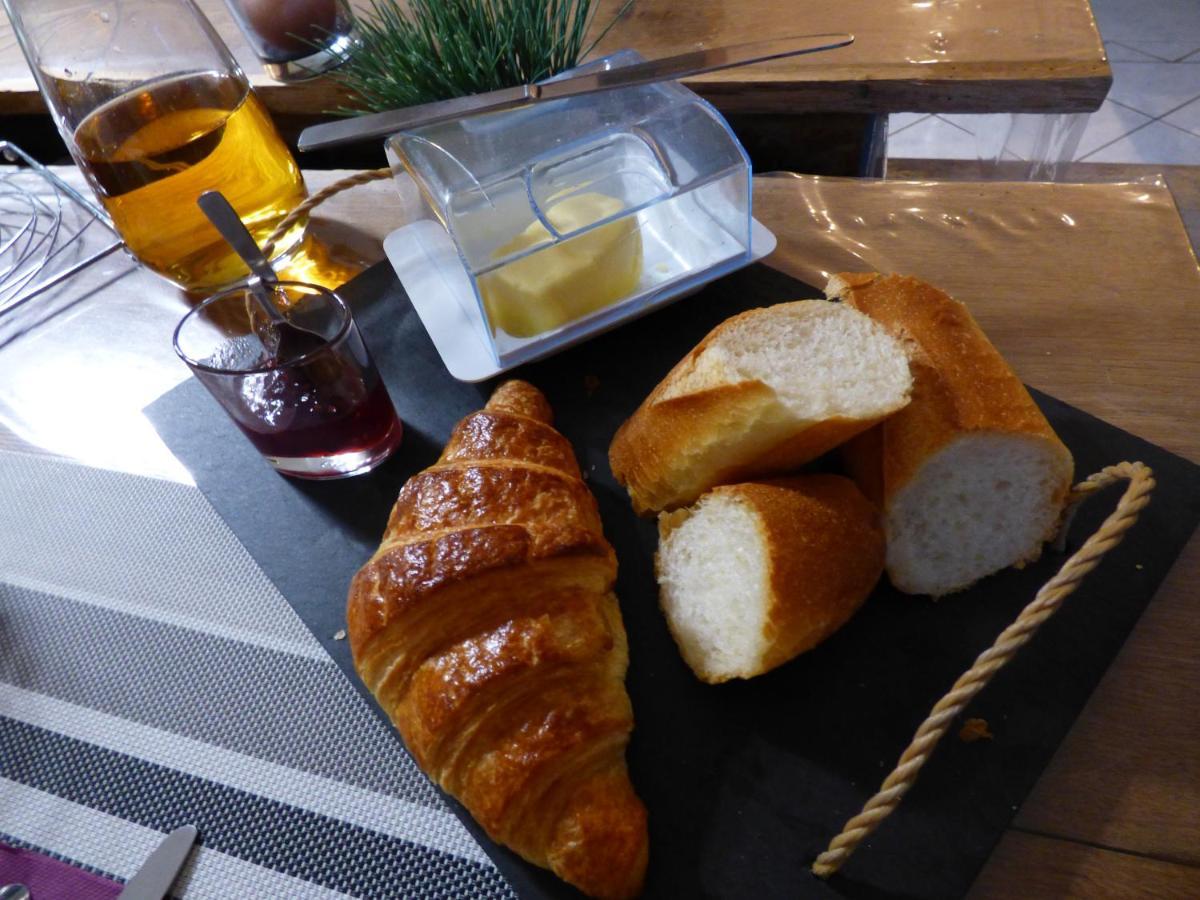 Bed and Breakfast Les Petites brosses à Montbizot Extérieur photo