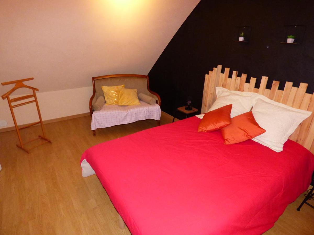 Bed and Breakfast Les Petites brosses à Montbizot Extérieur photo